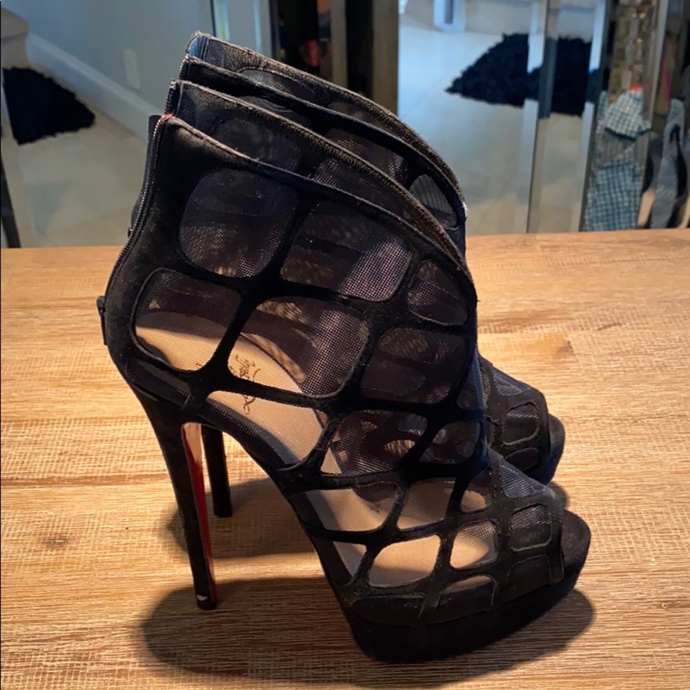 Christian Louboutin - Picture 3 of 6